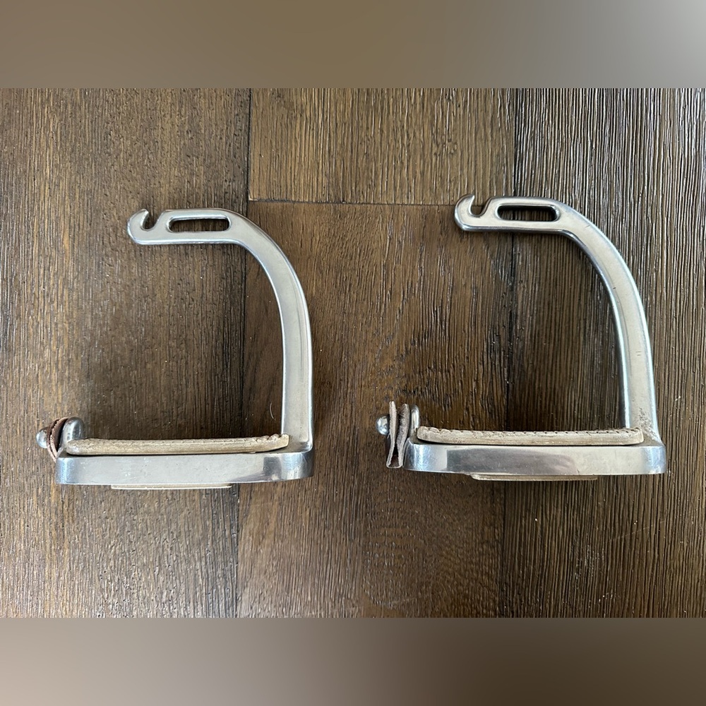 Horse Tack - 4 1/2” Peacock Safety English Stirrups Irons